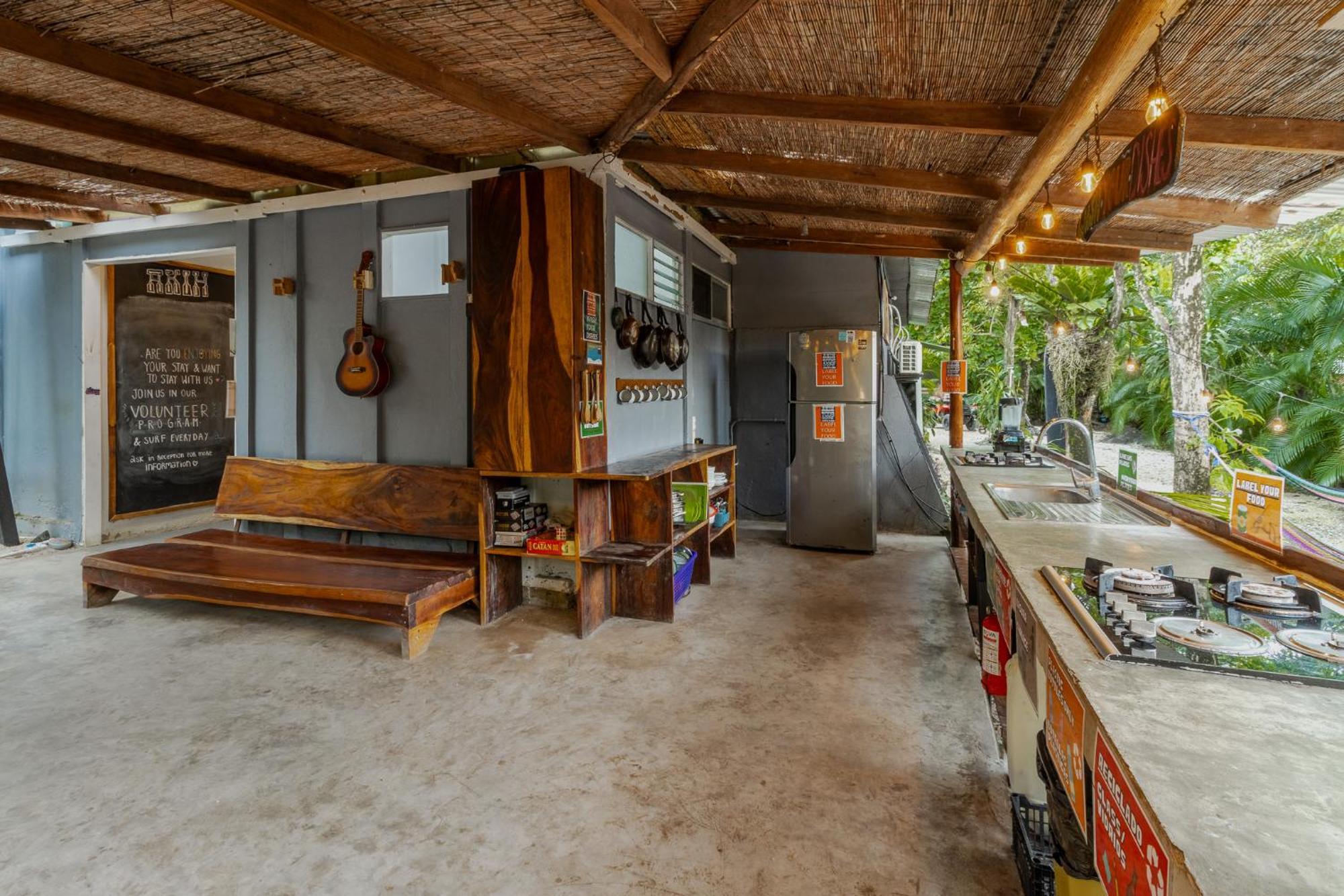 Akih Pods Hostel Playa Santa Teresa  Екстер'єр фото